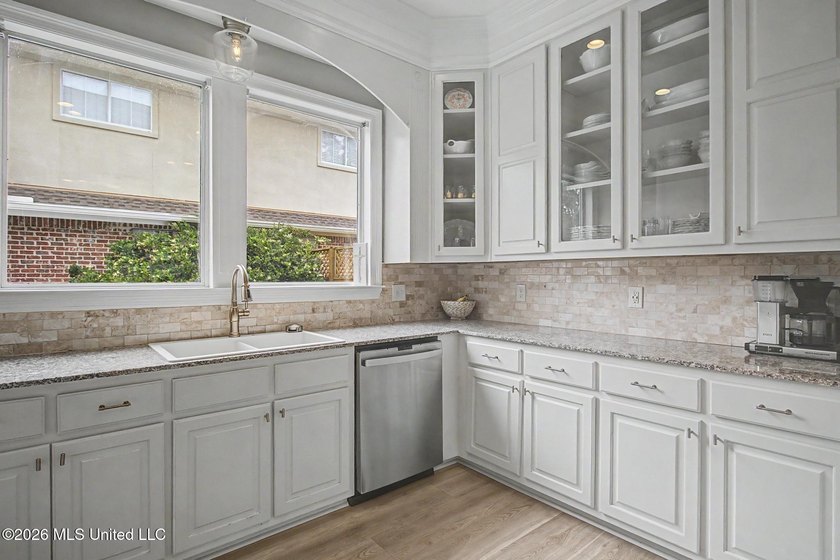Rare find in the desirable Stanton Place, situated on a corner - photo 6