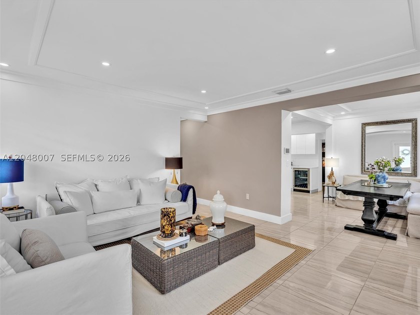 Exceptional opportunity to own a versatile and well-maintained - photo 3