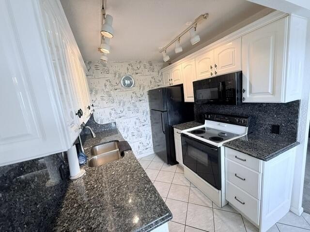 Welcome to this charming two-bedroom, one-and-a-half-bath - photo 2