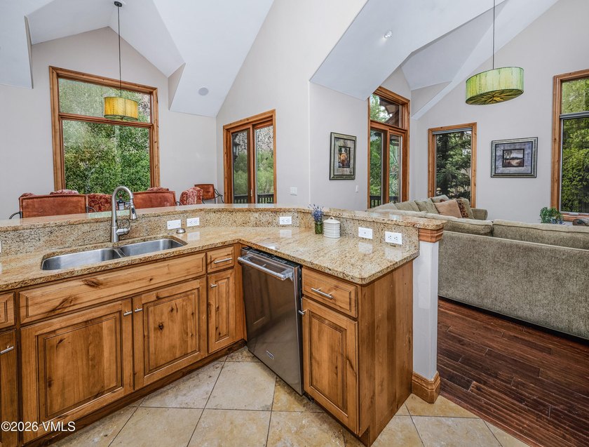 Welcome to this beautifully maintained three bedroom, three bath - photo 12