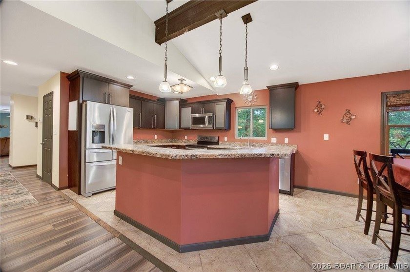 Experience the best of Lake of the Ozarks living in this - photo 14