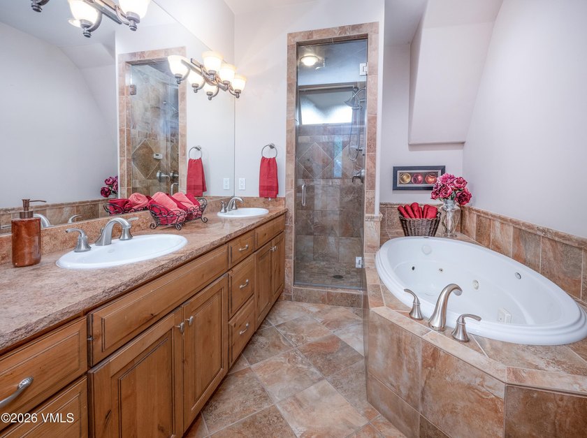 Welcome to this beautifully maintained three bedroom, three bath - photo 22