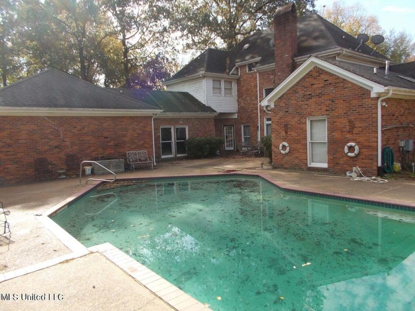 Beautiful Home nestled in the trees on 4.5 acres at the end of a - photo 5