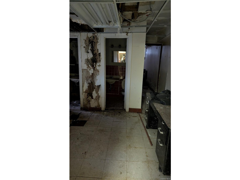 Multifamily building in need of gut renovation. Seven units - photo 5