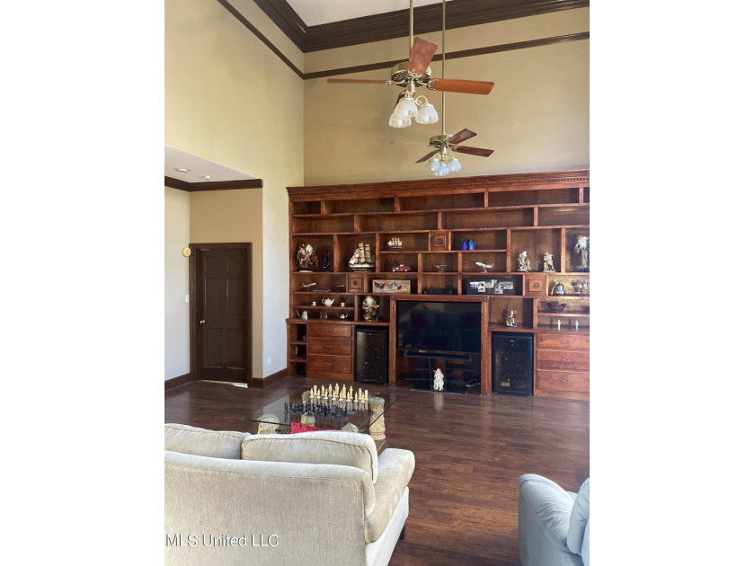 Beautiful Home nestled in the trees on 4.5 acres at the end of a - photo 10