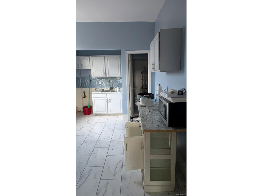 Multifamily building in need of gut renovation. Seven units - photo 10