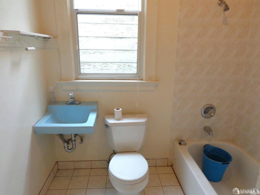 Middle floor 2 BR with parking. As you enter, you'll see the - photo 5