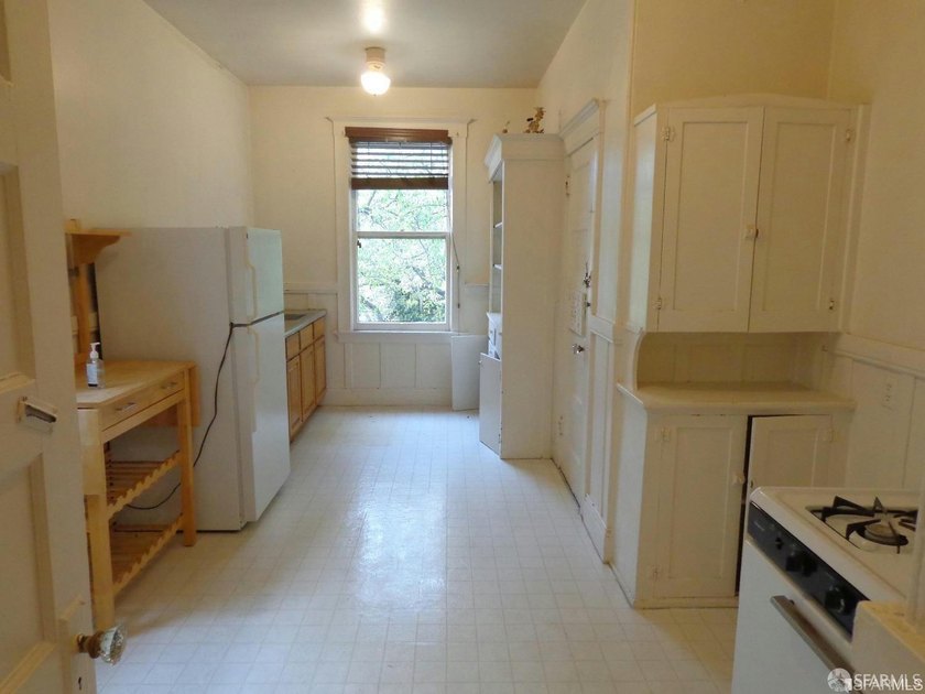 Middle floor 2 BR with parking. As you enter, you'll see the - photo 9