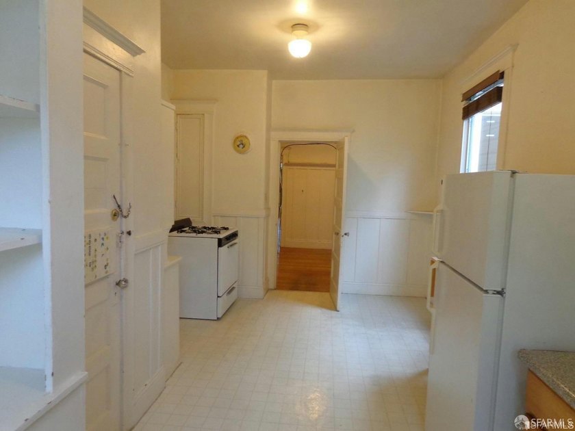 Middle floor 2 BR with parking. As you enter, you'll see the - photo 10
