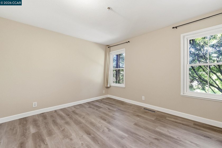 Spacious Lafayette Pointe condominium featuring 3 bedrooms, 2 - photo 11