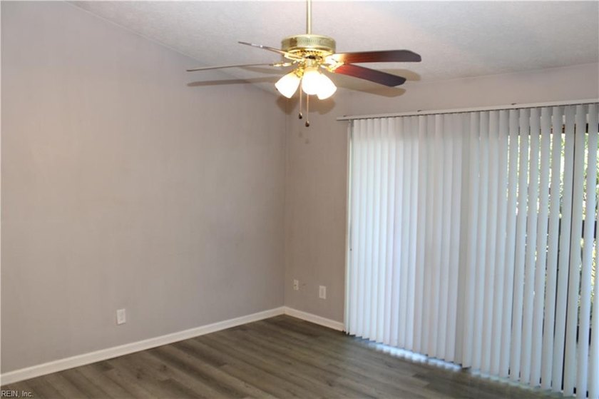 Welcome home to this fully updated 2-bedroom, 1-bath condo in - photo 11