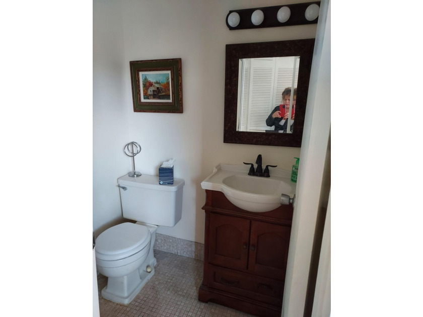 PET FRIENDLY! light filled corner unit - fully renovated with - photo 7