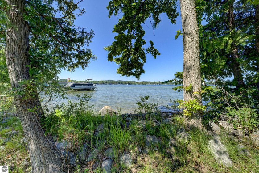 Create your dream home on this exceptional 0.70-acre waterfront - photo 8