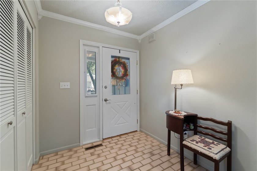 Welcome to your new home in the heart of the beautiful City of - photo 12