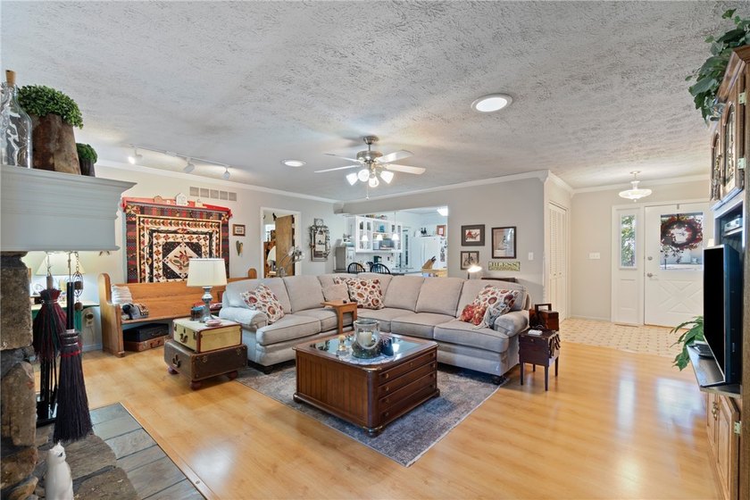Welcome to your new home in the heart of the beautiful City of - photo 14