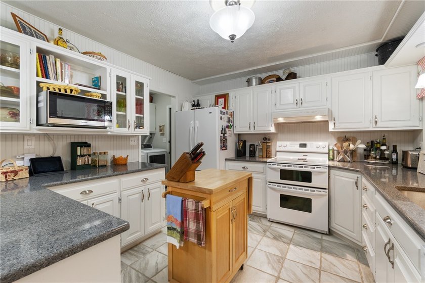 Welcome to your new home in the heart of the beautiful City of - photo 18