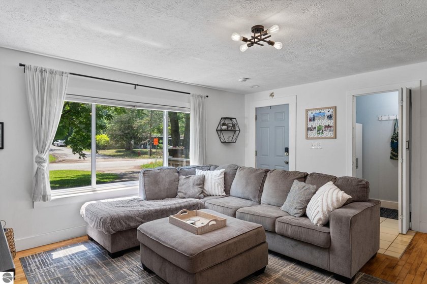 Enjoy the convenience of being just minutes from downtown - photo 7