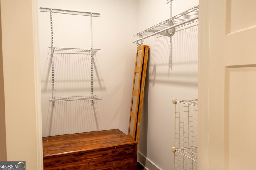 Welcome home to this amazing townhouse inside the city limits of - photo 36