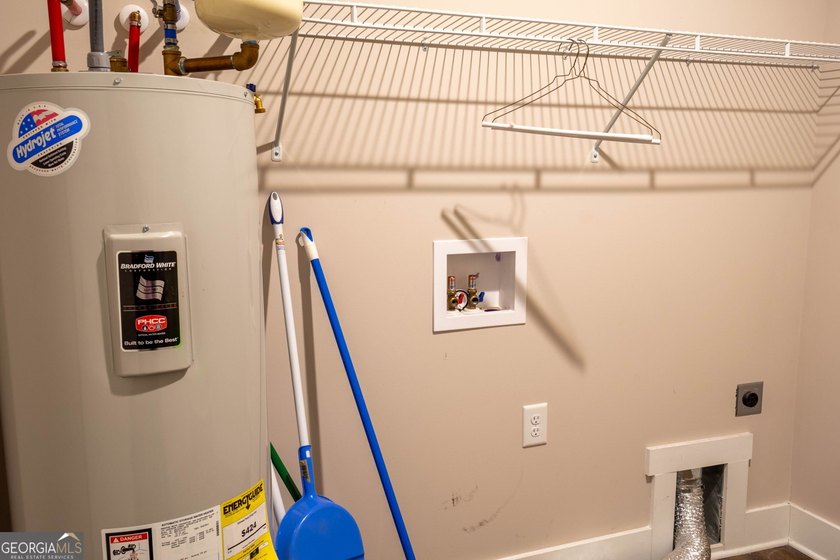 Welcome home to this amazing townhouse inside the city limits of - photo 39