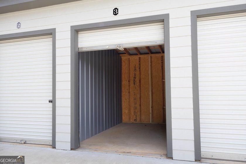 Welcome home to this amazing townhouse inside the city limits of - photo 44
