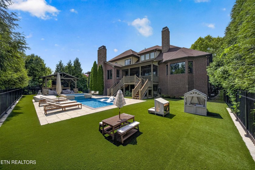 Located in coveted Jefferson Park, this traditional home with - photo 2