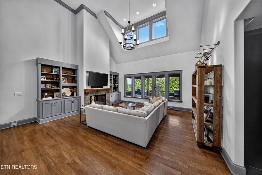 Located in coveted Jefferson Park, this traditional home with - photo 8