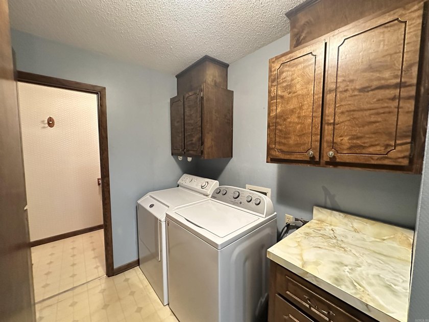 HOME with 4-CAR GARAGE on Flat Lot with a bathroom for each - photo 15