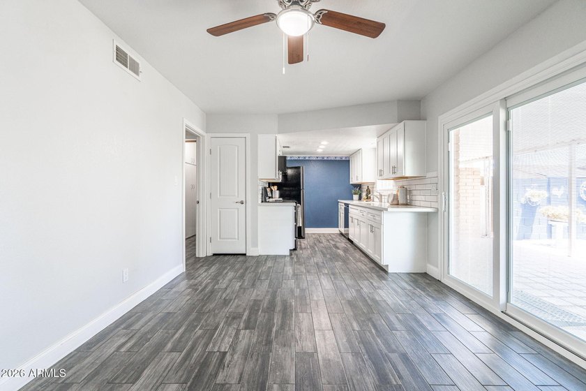 Beautifully maintained 2 bedroom, 2 bathroom home thoughtfully - photo 17