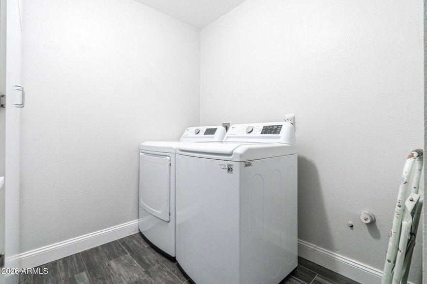 Beautifully maintained 2 bedroom, 2 bathroom home thoughtfully - photo 22