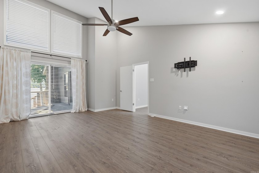SELLER SAYS bring me an offer! Wonderful location and view !! - photo 30