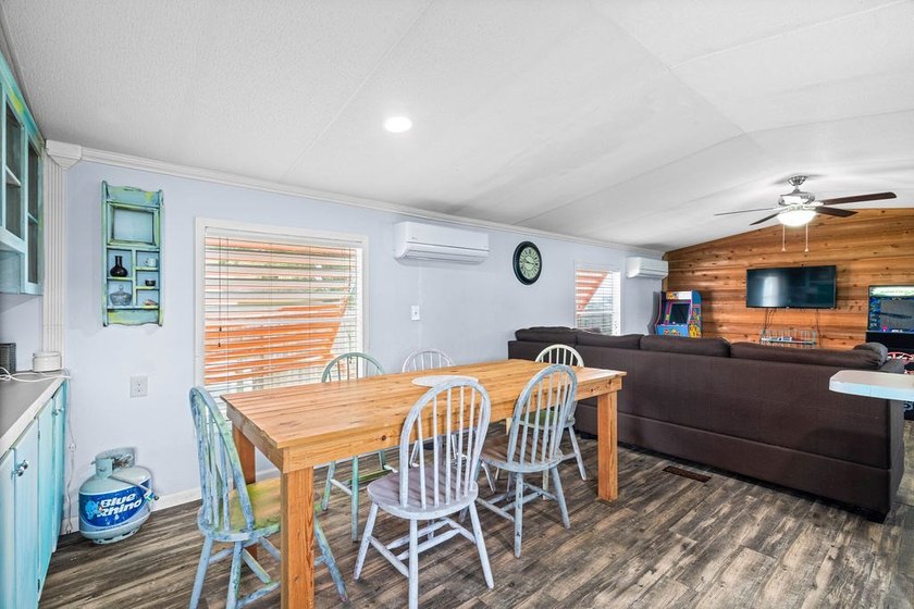 Charming Coastal Retreat with Room to Grow! Welcome to this - photo 6