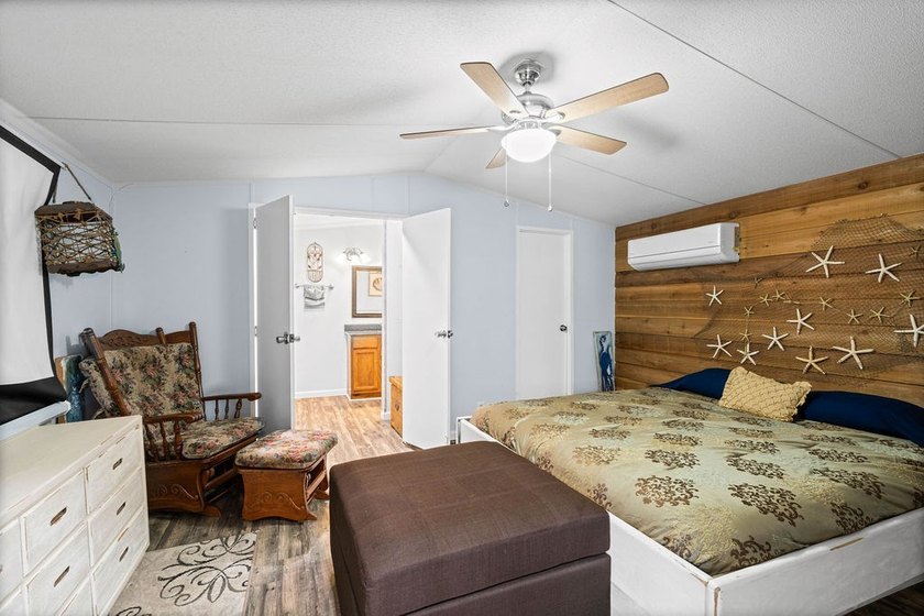 Charming Coastal Retreat with Room to Grow! Welcome to this - photo 9