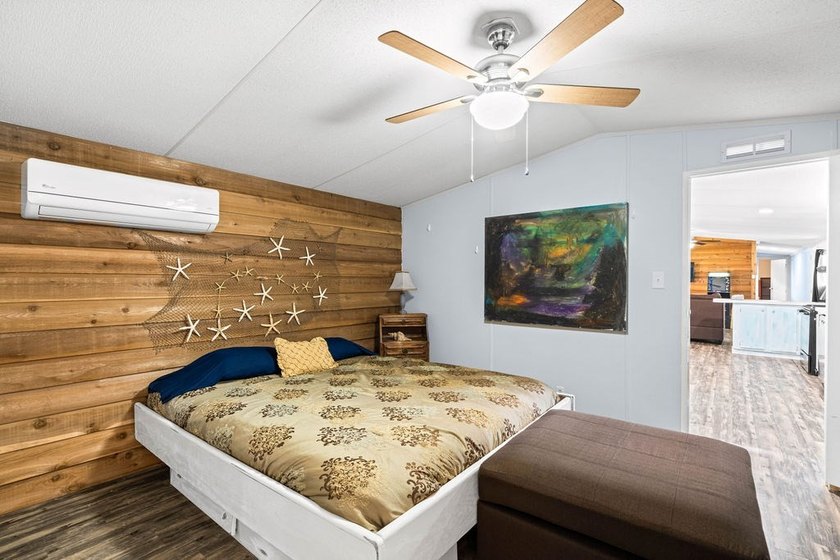 Charming Coastal Retreat with Room to Grow! Welcome to this - photo 10