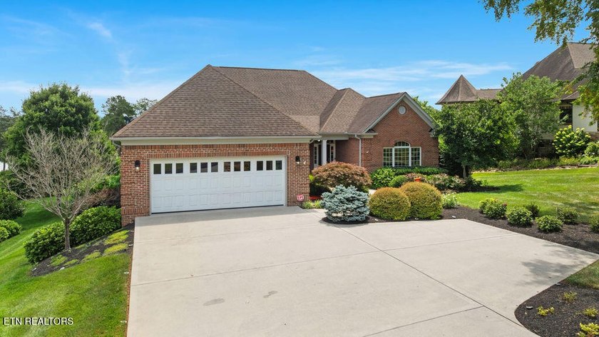 Some homes are beautiful. Others are rare. This one is a true - photo 2