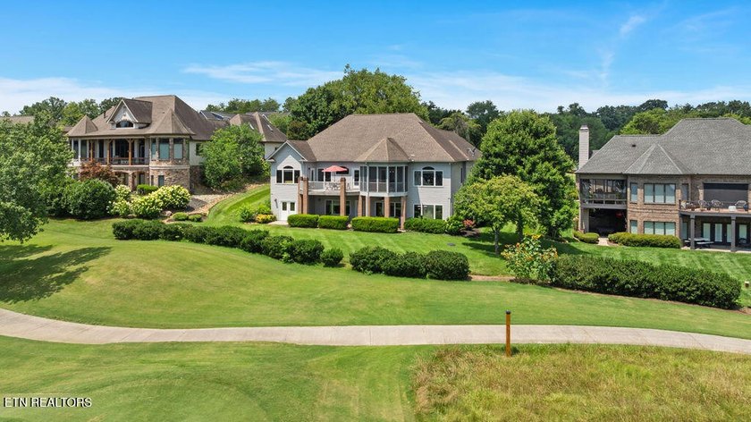 Some homes are beautiful. Others are rare. This one is a true - photo 5