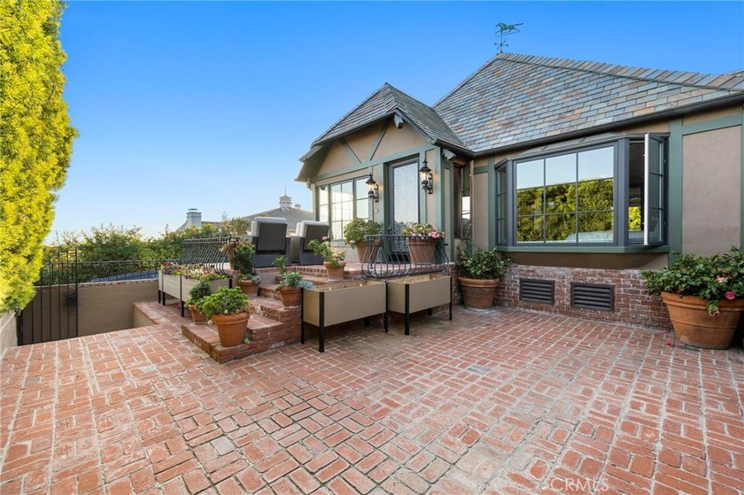 Beautiful North Laguna pool estate with a guest house and golf - photo 24