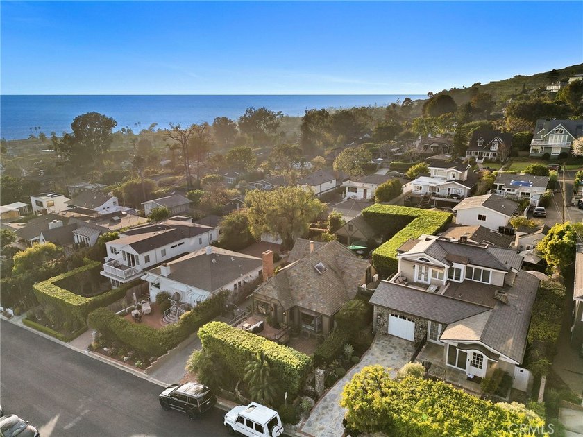 Beautiful North Laguna pool estate with a guest house and golf - photo 33