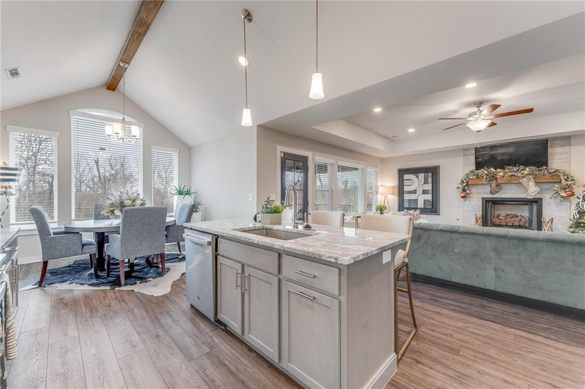 Experience luxury living in this 2022-built home, featuring 3 - photo 7