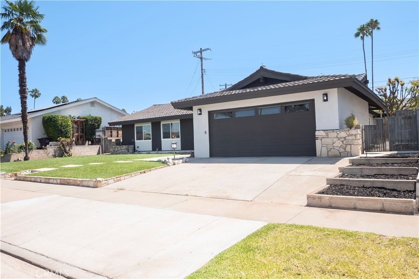Welcome to 1312 Fairplain Avenue in North Whittier, a - photo 3