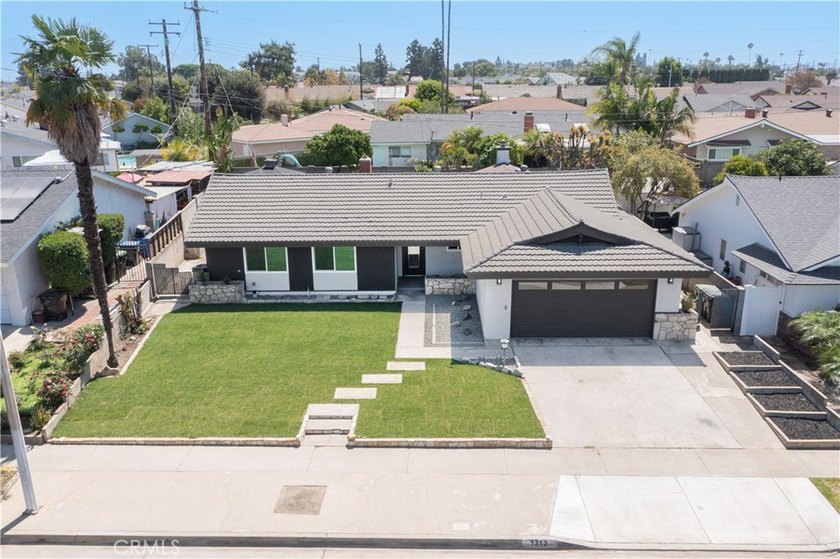 Welcome to 1312 Fairplain Avenue in North Whittier, a - photo 7