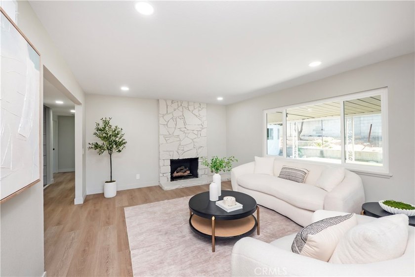 Welcome to 1312 Fairplain Avenue in North Whittier, a - photo 9