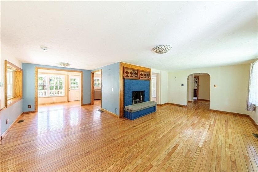 Welcome to the shore. This magical waterfront space is waiting - photo 8