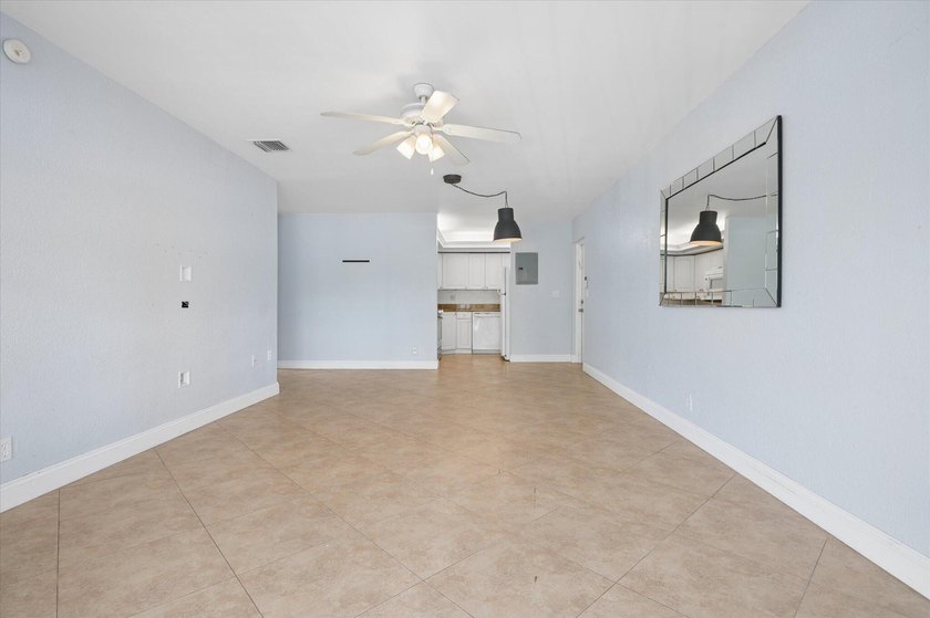 Priced to sell quickly. This East facing condo has a large - photo 4