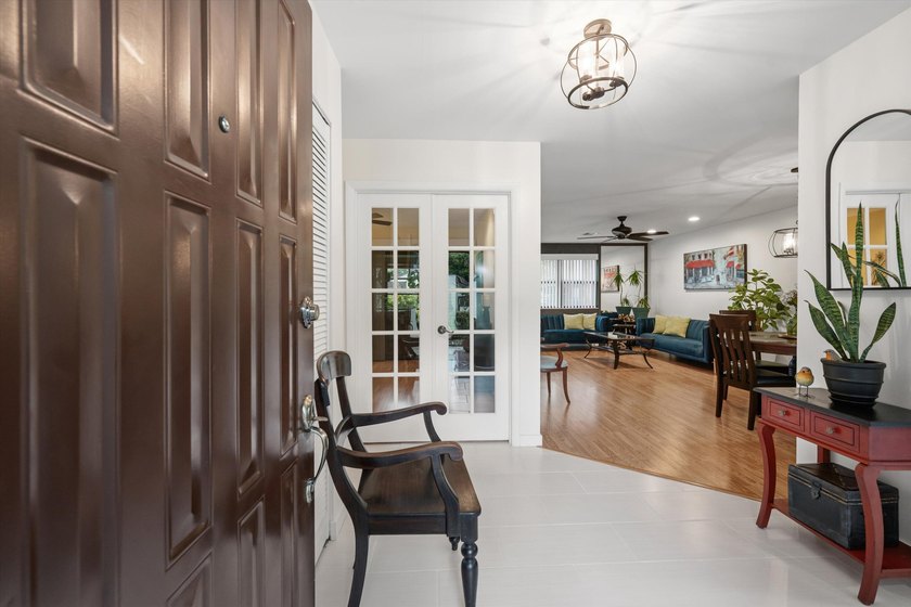 Welcome to this charming 2-bedroom, 2-bathroom villa situated in - photo 4