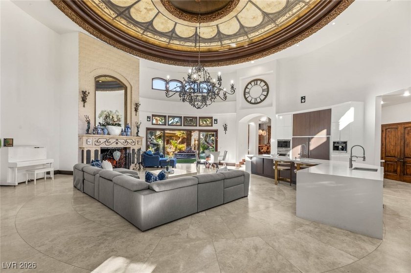 Timeless single-story custom estate with basement, offering 7 - photo 4