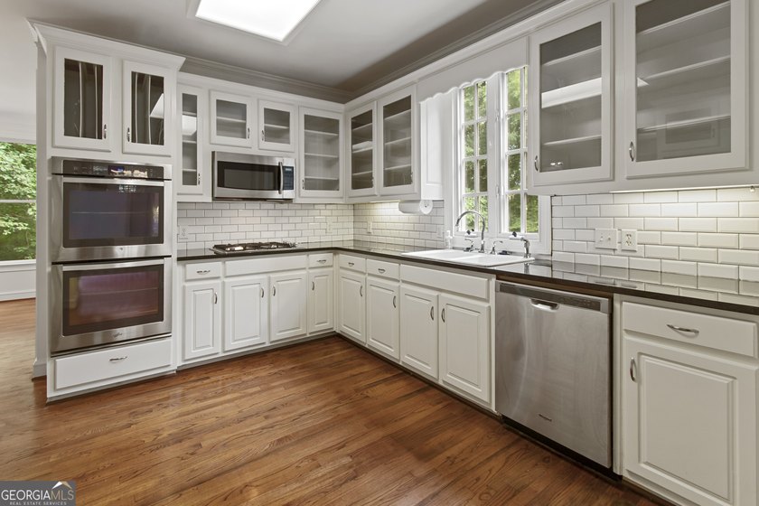 Beautiful home sitting on large cul-de-sac lot in high demand - photo 13