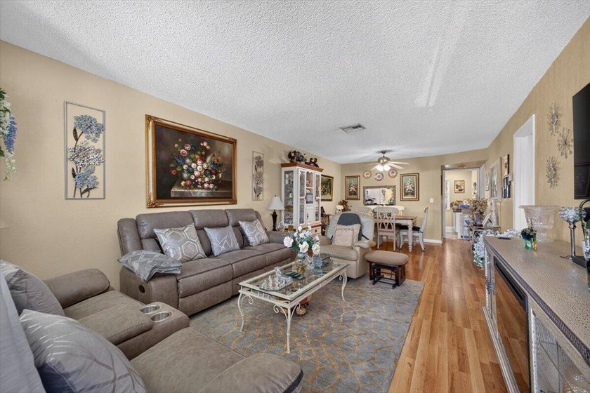 Welcome to this charming 2-bedroom, 2-bathroom condominium in - photo 3
