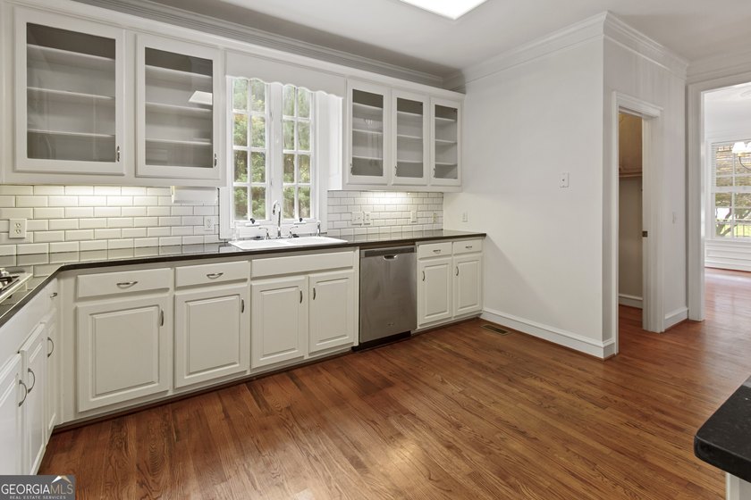 Beautiful home sitting on large cul-de-sac lot in high demand - photo 14
