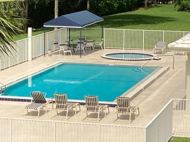 CONVENIENT 2BEDRM/2BTH FIRST FLOOR UNIT WITH UNOBSTRUCTED - photo 14