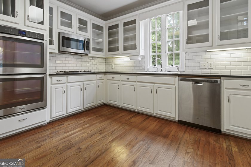 Beautiful home sitting on large cul-de-sac lot in high demand - photo 15